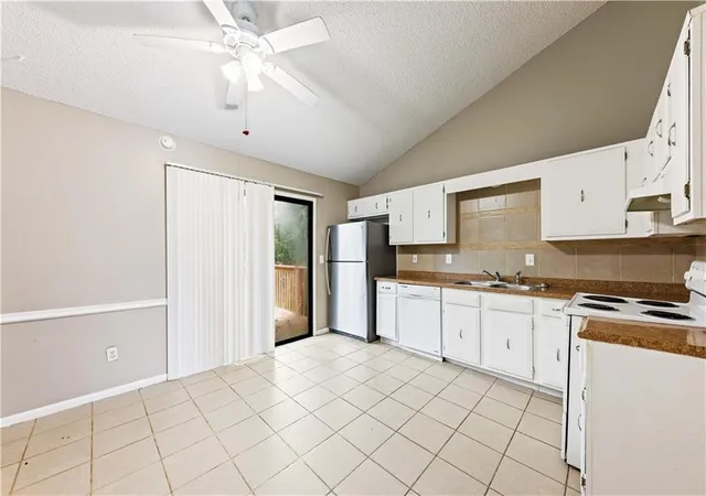 5th image of 8456/8458 Lane Dr, Raytown, MO 64138 | MLS# 2629848