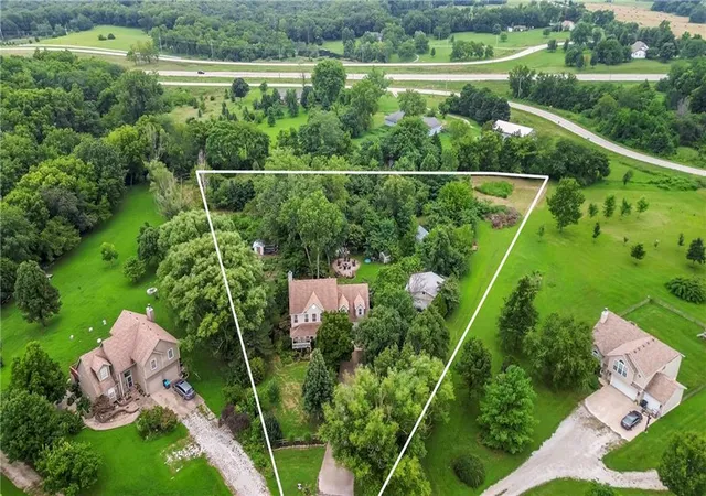 2nd image of 27750 Normandy Rd, Louisburg, KS 66053 | MLS# 2629854
