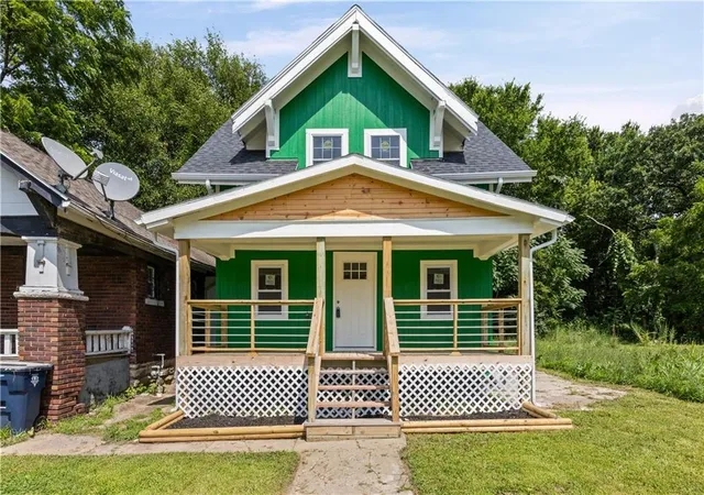 Photo 1 of Sale Pending at 3911 Chestnut Ave, Kansas City, MO 64130 | MLS# 2629856 | Listing updated on 2026-08-29