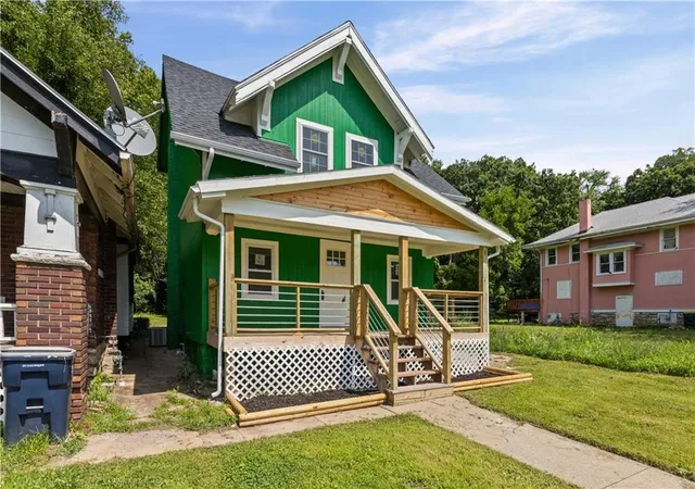 Photo 2 of Sale Pending at 3911 Chestnut Ave, Kansas City, MO 64130 | MLS# 2629856 | Listing updated on 2026-08-29