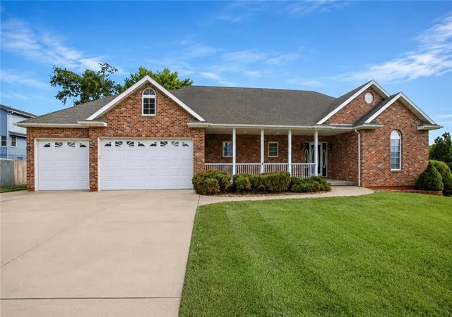 Homes for sale in Kearney, MO | 700 E 10th St, Kearney, MO 64060 | MLS# 2629857