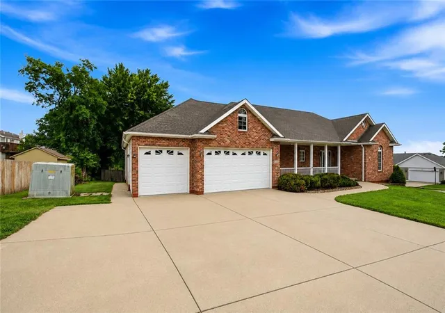 Homes for sale in Kearney, MO | 700 E 10th St, Kearney, MO 64060 | MLS# 2629857