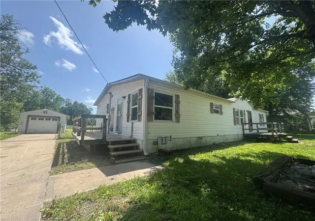 Homes for sale in Garden City, MO | 107 W 1st St, Garden City, MO 64747 | MLS# 2629859