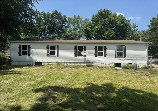 Homes for sale in Garden City, MO | 107 W 1St St, Garden City, MO 64747 | MLS# 2629859