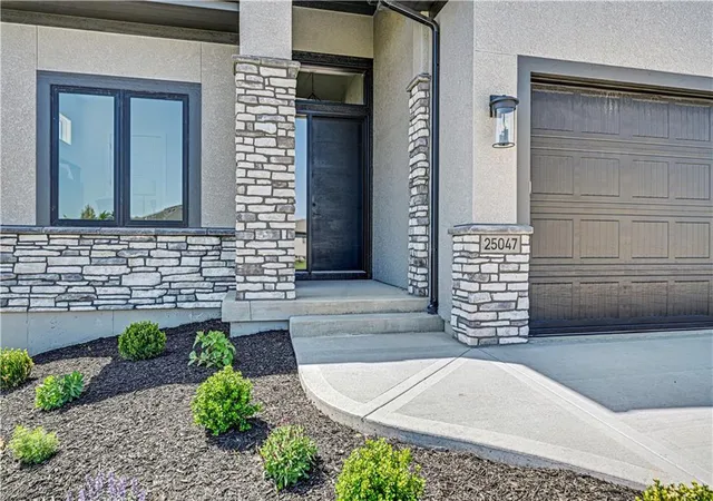 2nd image of 25031 W 98th Pl, Lenexa, KS 66227 | MLS# 2629883