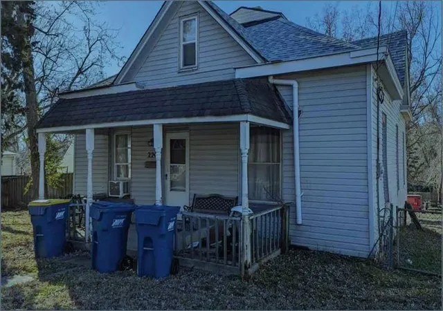 Homes for sale in Liberty, MO | 224 S Missouri St, Liberty, MO 64068 | MLS# 2629886