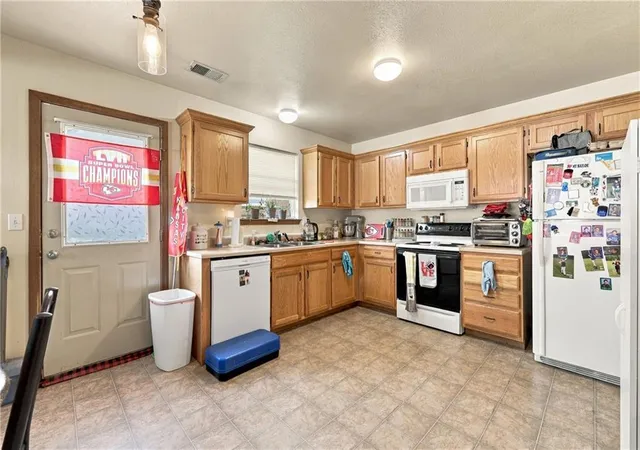 Photo 4 of House for sale at 204 NW & 206 Woodbury Dr, Grain Valley, MO 64029 | MLS# 2629891 | Listing updated on 2026-10-06