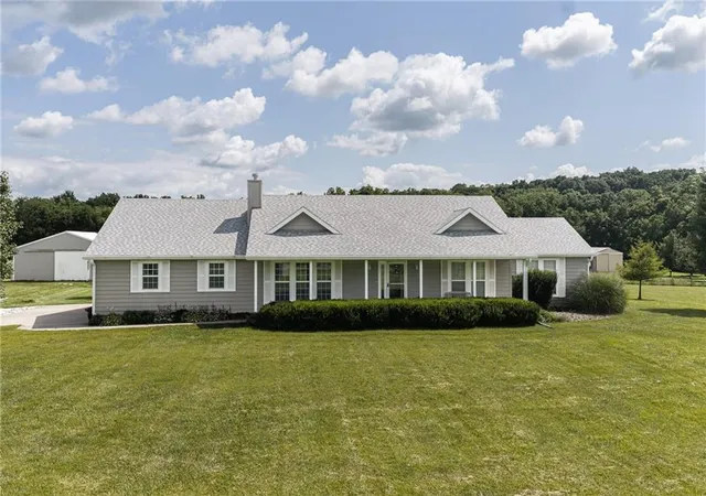 Homes for sale in Tonganoxie, KS | 25029 Dehoff Rd, Tonganoxie, KS 66086 | MLS# 2629893