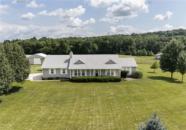 Photo 1 of Single family home for sale at 25029 Dehoff Rd, Tonganoxie, KS 66086 | MLS# 2629893 | Listing updated on 2026-09-29