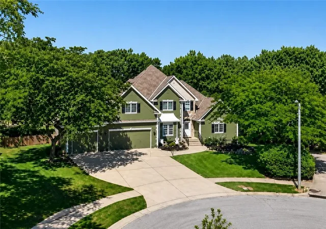 1st image of 2400 Sw Winteroak Ct, Lees Summit, MO 64081 | MLS# 2629895