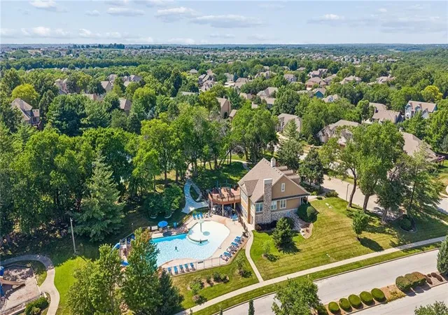 53rd image of 2400 Sw Winteroak Ct, Lees Summit, MO 64081 | MLS# 2629895