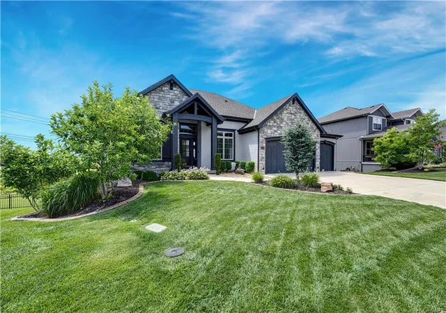 3rd image of 25005 W 114Th St, Olathe, KS 66061 | MLS# 2629896