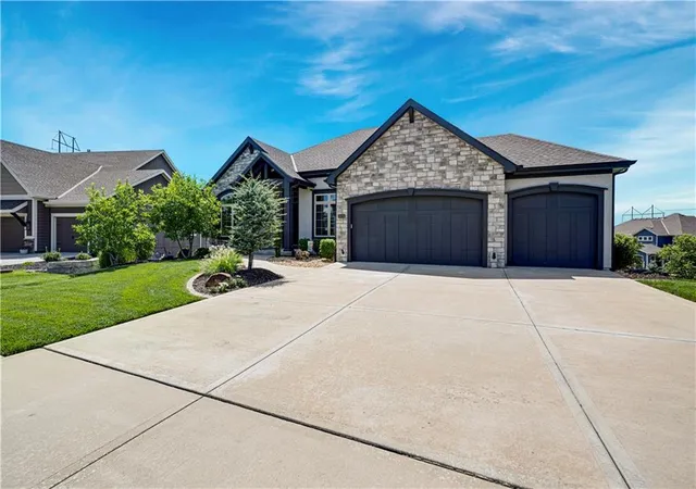 4th image of 25005 W 114Th St, Olathe, KS 66061 | MLS# 2629896