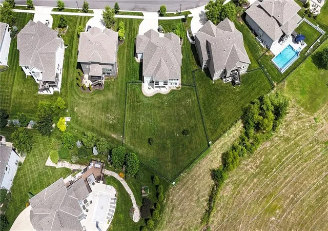 56th image of 25005 W 114th St, Olathe, KS 66061 | MLS# 2629896