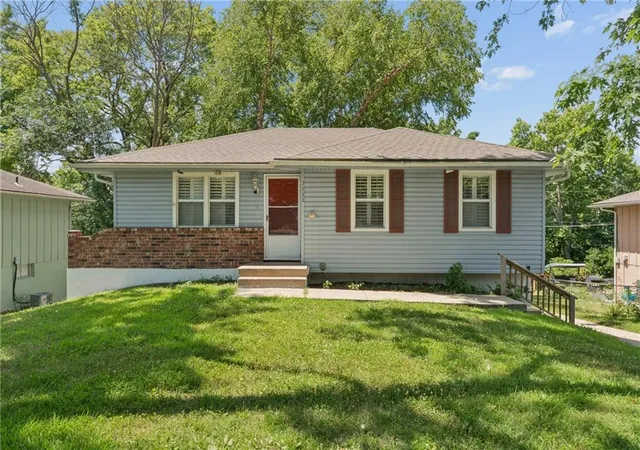 1st image of 3922 S Harbough Dr, Independence, MO 66055 | MLS# 2629900