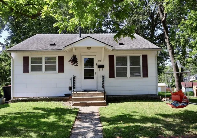 Homes for sale in Warrensburg, MO | 218 W Market St, Warrensburg, MO 64093 | MLS# 2629901