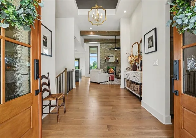 Photo 3 of Sale Pending at 10200 River Hills Dr, Kansas City, MO 64152 | MLS# 2629902 | Listing updated on 2026-09-28