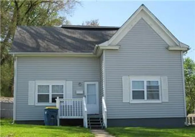 Homes for sale in Liberty, MO | 203 E Pine St, Liberty, MO 64068 | MLS# 2629908
