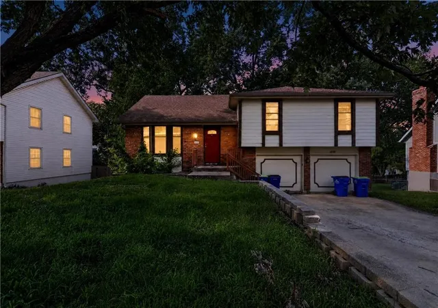 Homes for sale in Shawnee, KS | 13408 W 60th St, Shawnee, KS 66216 | MLS# 2629913