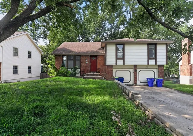 Homes for sale in Shawnee, KS | 13408 W 60th St, Shawnee, KS 66216 | MLS# 2629913