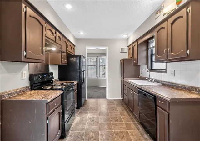 Homes for sale in Shawnee, KS | 13408 W 60Th St, Shawnee, KS 66216 | MLS# 2629913