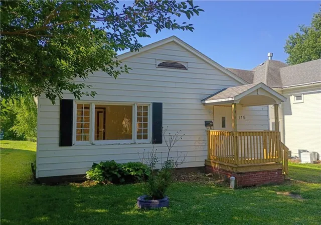 Homes for sale in Stanberry, MO | 115 W 5th St, Stanberry, MO 64489 | MLS# 2629917