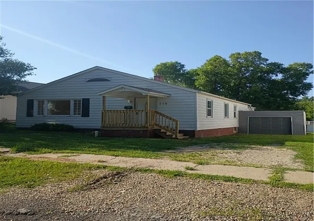 Homes for sale in Stanberry, MO | 115 W 5Th St, Stanberry, MO 64489 | MLS# 2629917