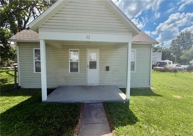 Homes for sale in Pleasant Hill, MO | 112 S Taylor St, Pleasant Hill, MO 64080 | MLS# 2629921