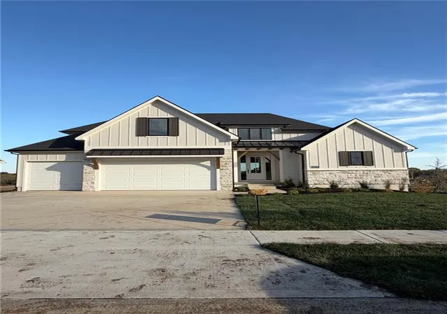 Photo 1 of Single family home for sale at 18505 Windsor St, Overland Park, KS 66085 | MLS# 2629924 | Listing updated on 2026-10-27