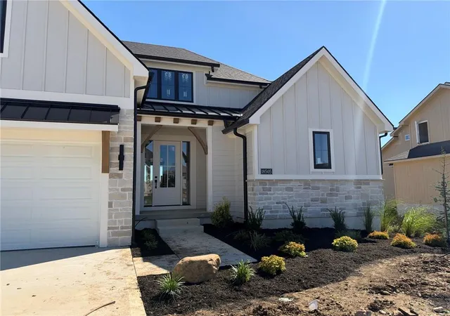 Photo 3 of Single family home for sale at 18505 Windsor St, Overland Park, KS 66085 | MLS# 2629924 | Listing updated on 2026-10-05