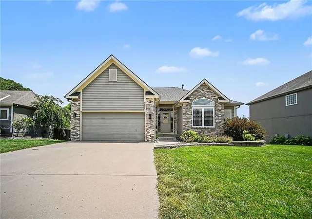 Homes for sale in Kansas City, MO | 9223 N Jarboe St, Kansas City, MO 64155 | MLS# 2629928