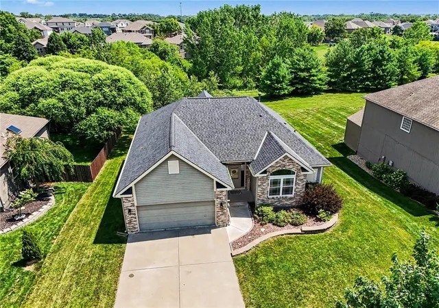 Homes for sale in Kansas City, MO | 9223 N Jarboe St, Kansas City, MO 64155 | MLS# 2629928