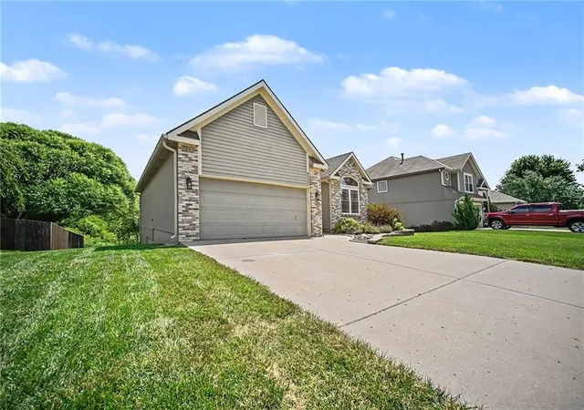 Homes for sale in Kansas City, MO | 9223 N Jarboe St, Kansas City, MO 64155 | MLS# 2629928