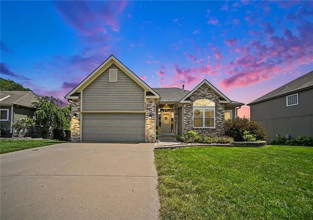 Homes for sale in Kansas City, MO | 9223 N Jarboe St, Kansas City, MO 64155 | MLS# 2629928