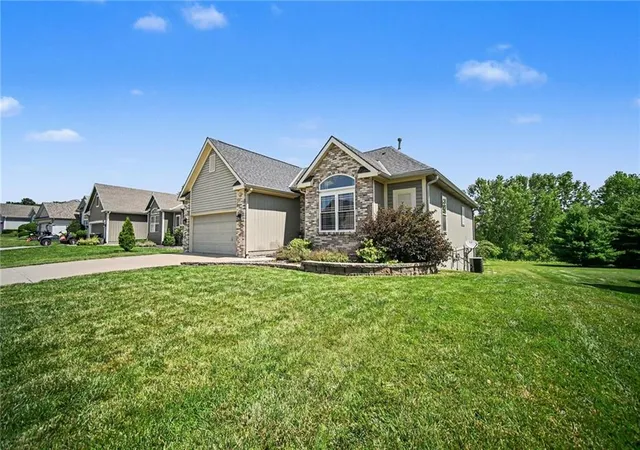 Homes for sale in Kansas City, MO | 9223 N Jarboe St, Kansas City, MO 64155 | MLS# 2629928