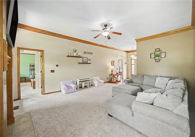 Photo 3 of Sale Pending at 9223 N Jarboe St, Kansas City, MO 64155 | MLS# 2629928 | Listing updated on 2026-08-27