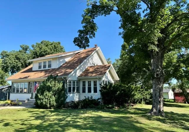Photo 3 of Single family home for sale at 520 Atchison St, Oskaloosa, KS 66066 | MLS# 2629934 | Listing updated on 2026-09-28