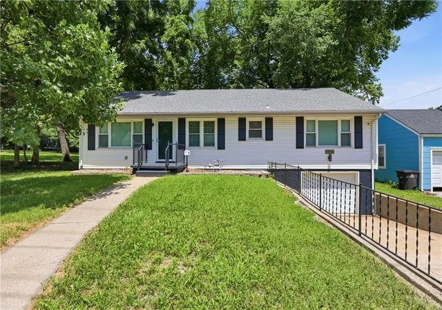 1st image of 10516 E 35th St, Independence, MO 64052 | MLS# 2629939