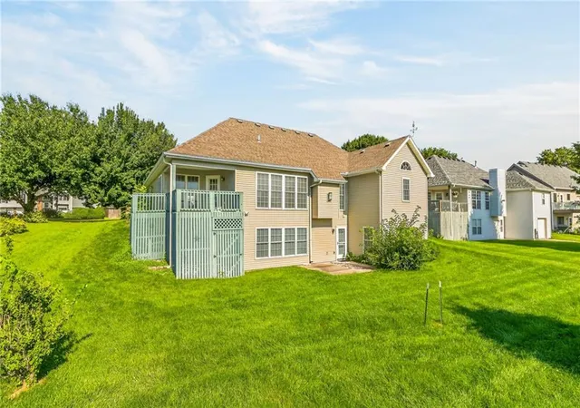 4th image of 2508 Meadow Ridge Dr, St Joseph, MO 64504 | MLS# 2629955