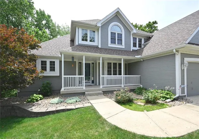 Photo 2 of Sale Pending at 4921 N Washington St, Kansas City, MO 64118 | MLS# 2629957 | Listing updated on 2026-07-16