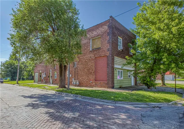 Homes for sale in Pittsburg, KS | 101 S Elm St, Pittsburg, KS 66762 | MLS# 2629960