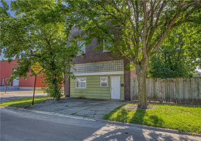 Homes for sale in Pittsburg, KS | 101 S Elm St, Pittsburg, KS 66762 | MLS# 2629960