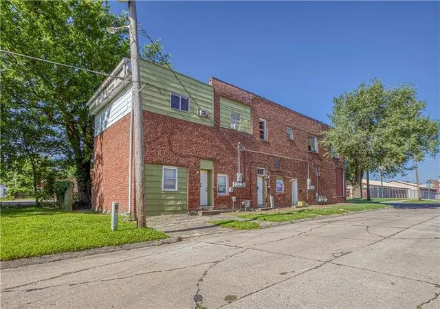 Homes for sale in Pittsburg, KS | 101 S Elm St, Pittsburg, KS 66762 | MLS# 2629960