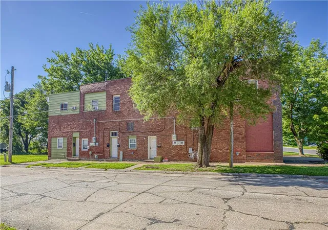 Homes for sale in Pittsburg, KS | 101 S Elm St, Pittsburg, KS 66762 | MLS# 2629960