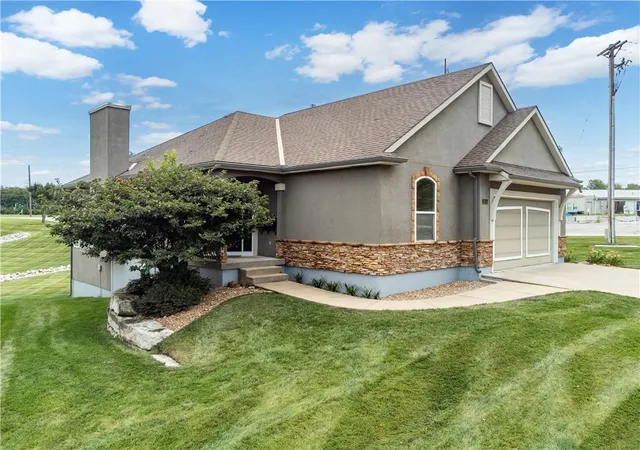 3rd image of 4701 Indigo Hills Dr, Blue Springs, MO 64015 | MLS# 2629962