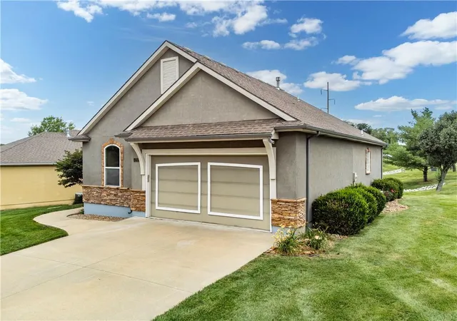 4th image of 4701 Indigo Hills Dr, Blue Springs, MO 64015 | MLS# 2629962