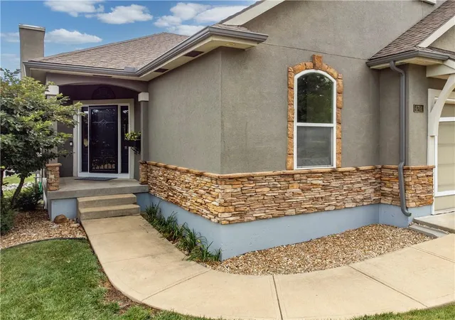 5th image of 4701 Indigo Hills Dr, Blue Springs, MO 64015 | MLS# 2629962