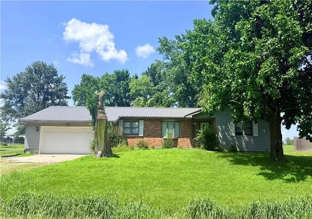 Homes for sale in Warrensburg, MO | 17 Se 125 Rd, Warrensburg, MO 64093 | MLS# 2629965
