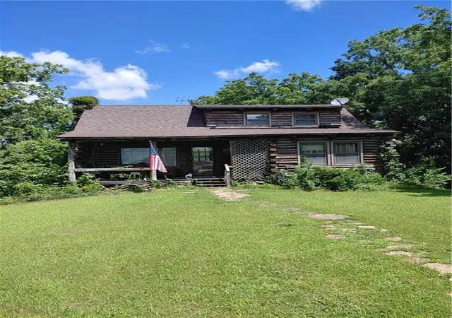 Single family home for sale at 11678 King Ests Dr, Oskaloosa, KS 66066 | MLS# 2629966