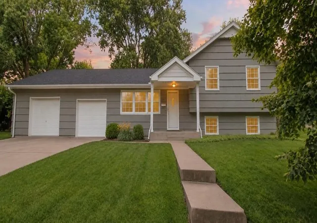1st image of 1604 Ne 60th Ter, Kansas City, MO 64118 | MLS# 2629970